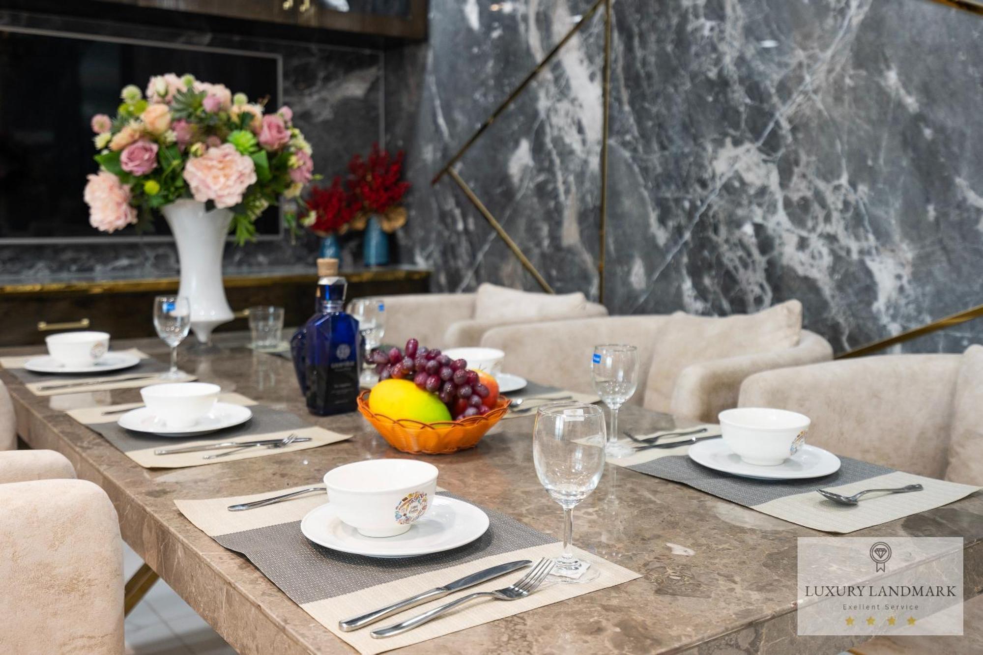 Khách sạn hẻo lánh The Signature Landmark 81 - Vinhomes Central Binh Thanh 4*